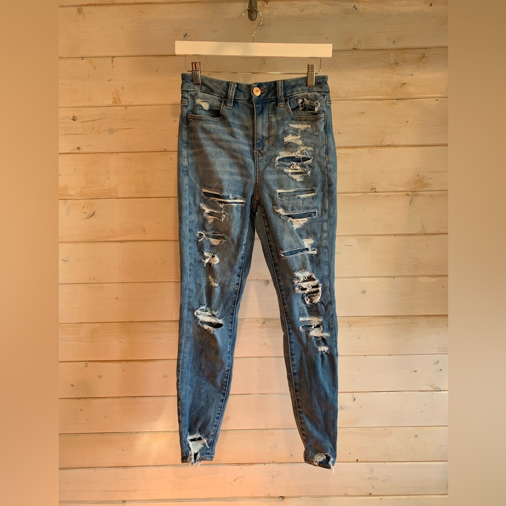 American Eagle | Distressed Curvy Hi Rise Jeggings